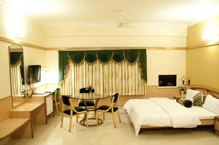 Harmony Hotel Rajkot Eksteriør billede